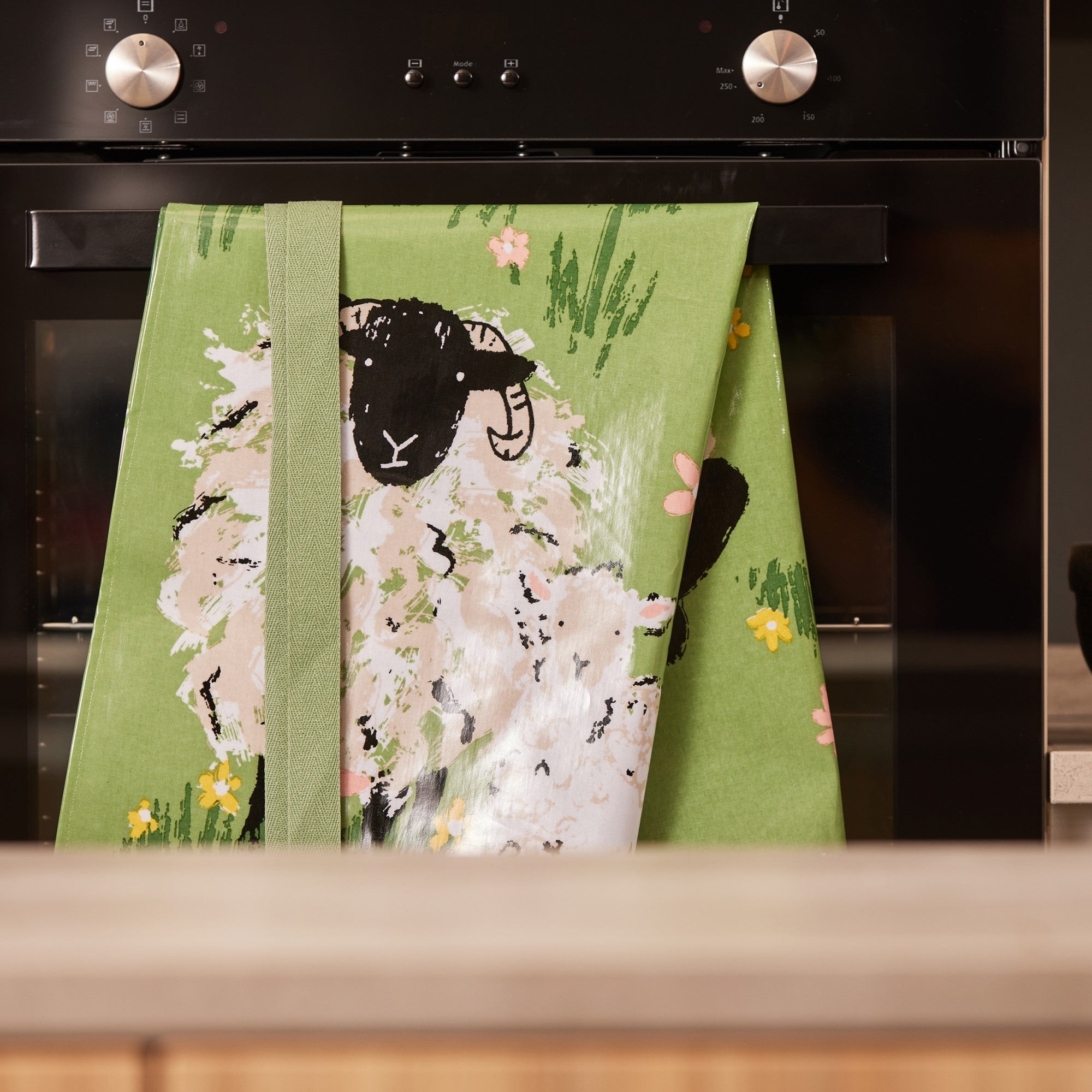 Tablier en PVC vert à motif mouton laineux