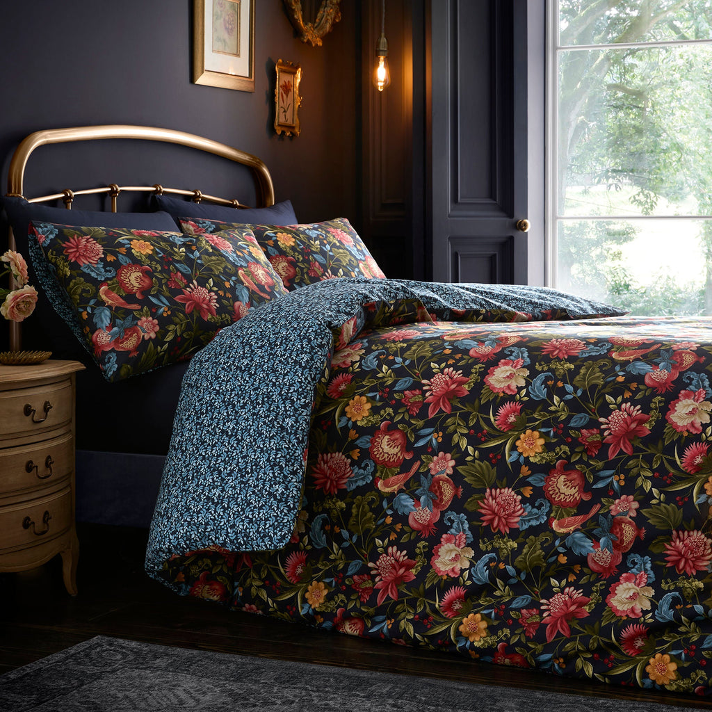 Parure de lit ornée de bijoux bleu marine