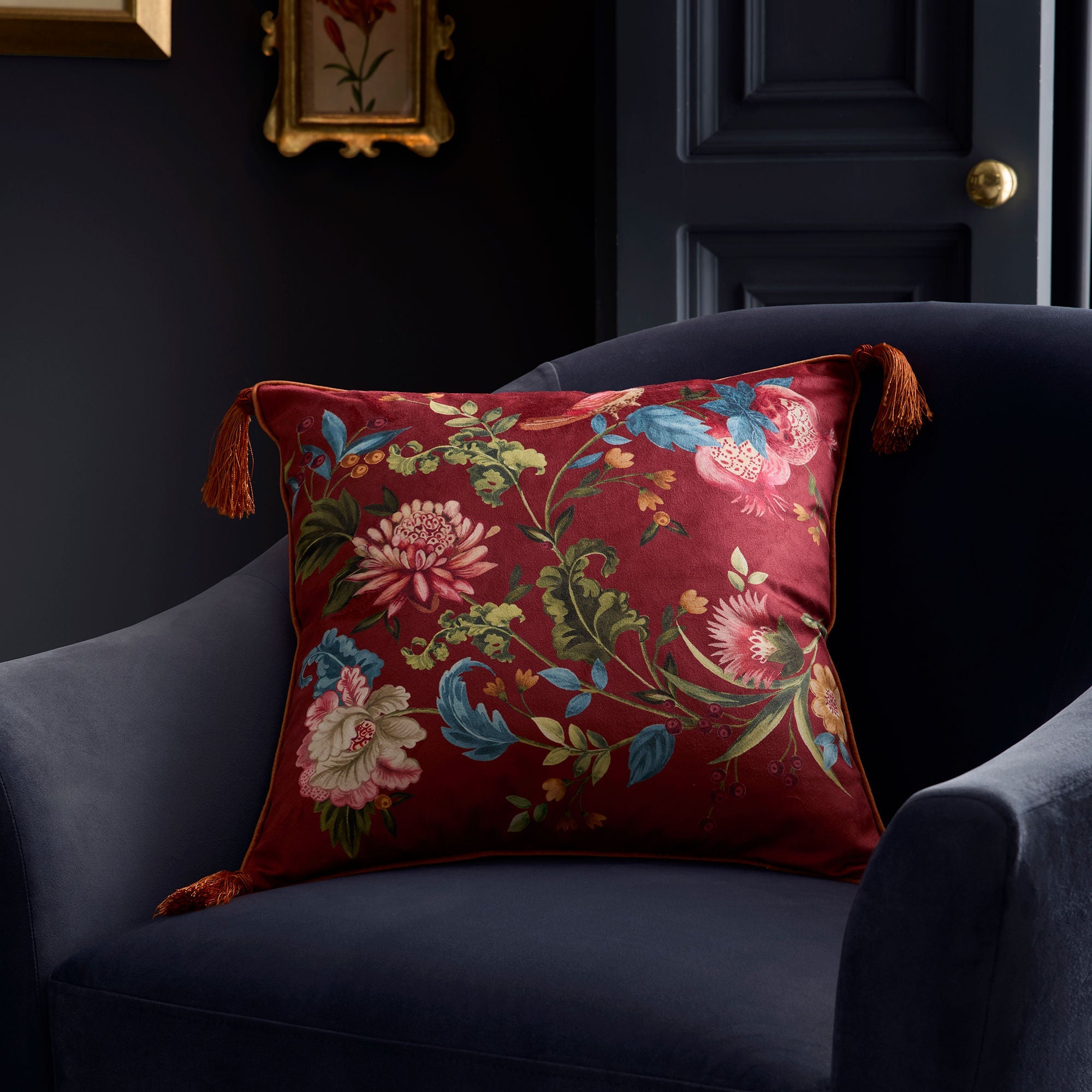 Coussin orné de bijoux couleur épice 43 x 43 cm