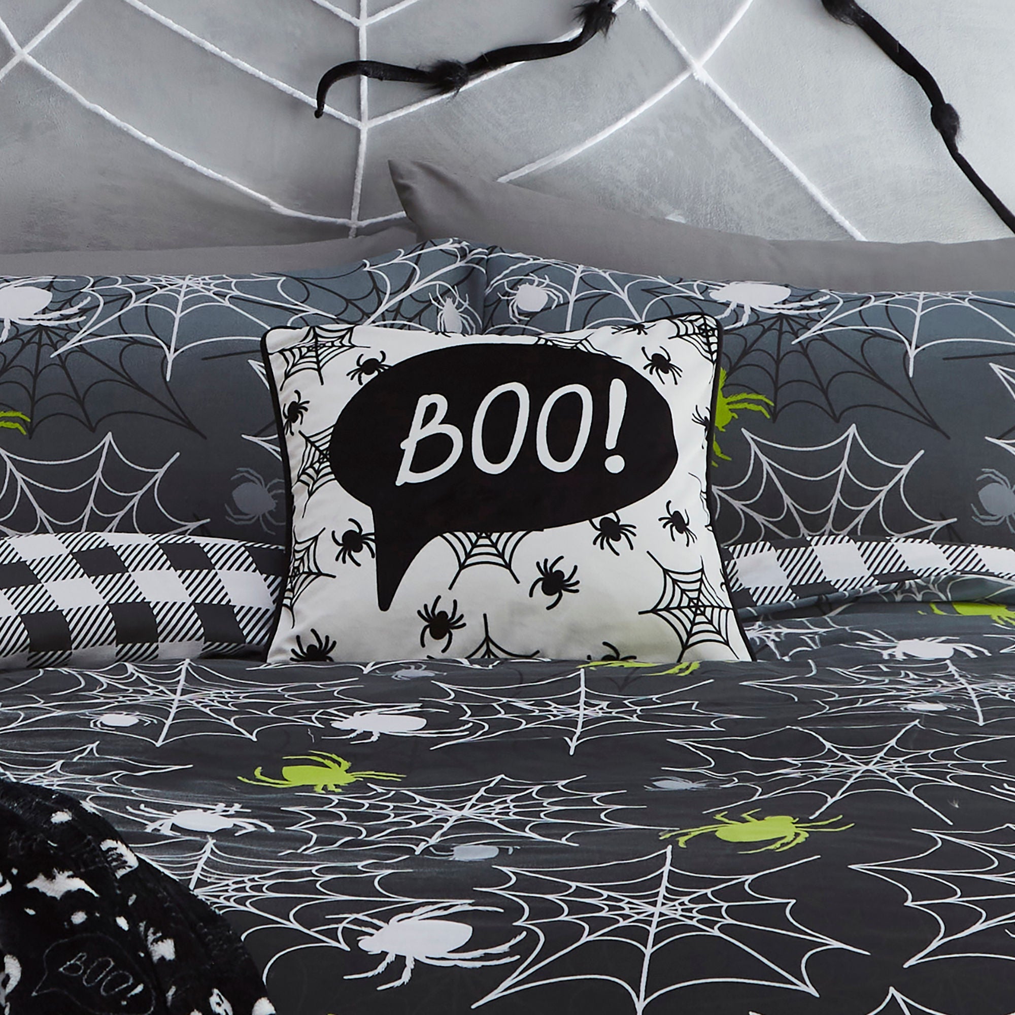 Coussin Boo Halloween noir 43 x 43 cm