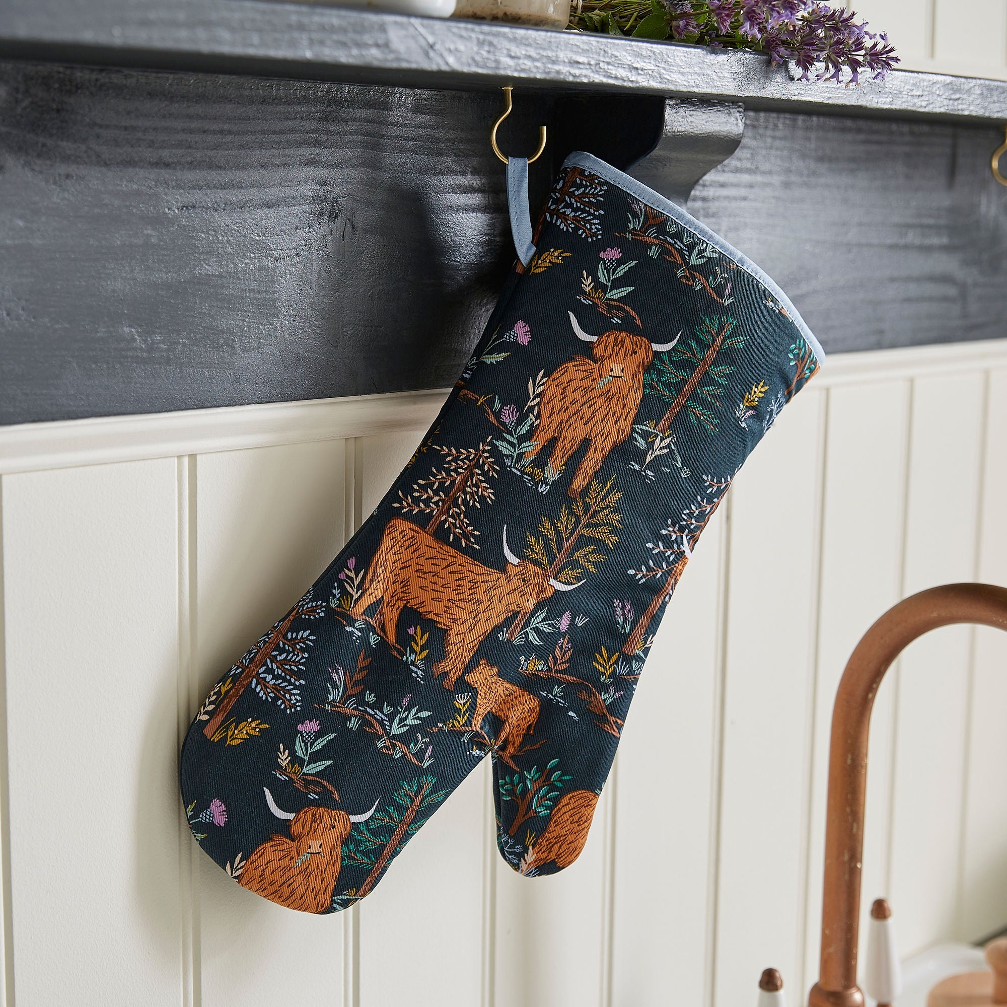 Gant de cuisine Connie la vache, modèle Gauntlet, couleur marine