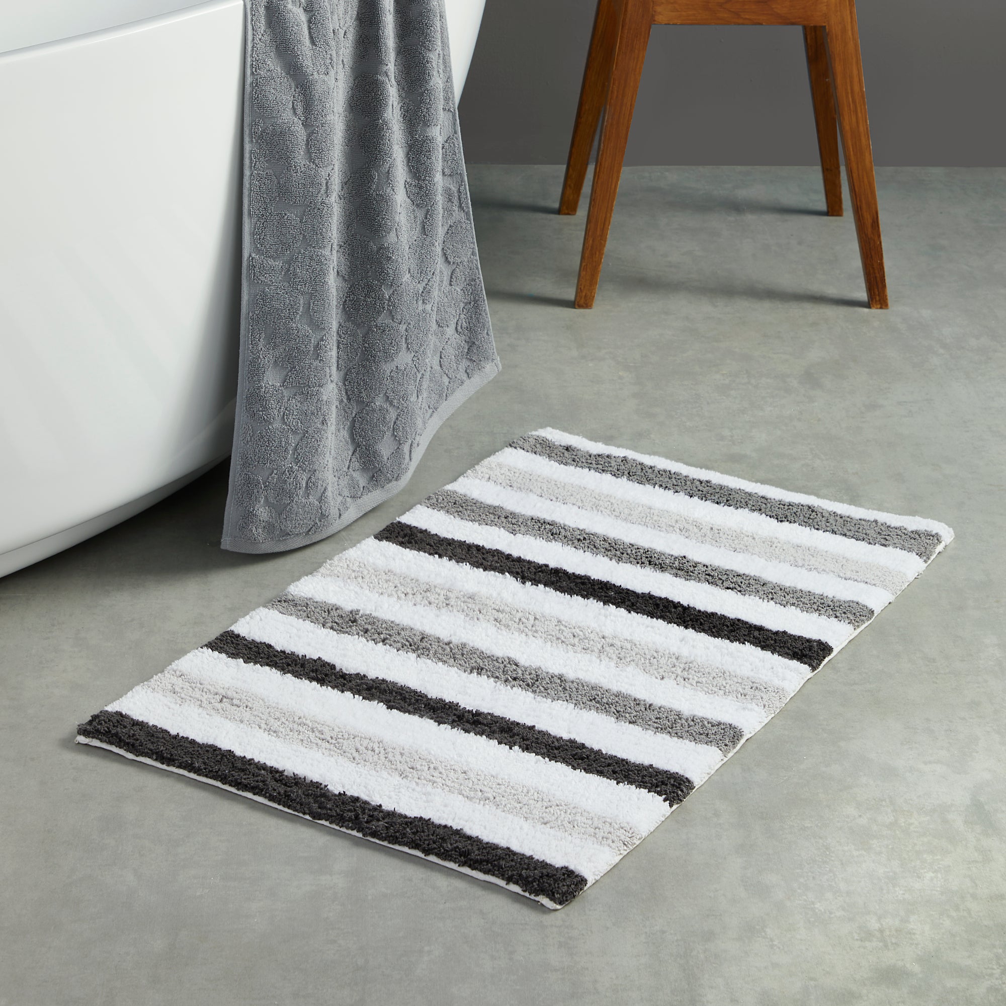 Tapis de bain rayé Carlson gris 50 x 80 cm