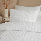 Parure de lit à carreaux en relief blanche