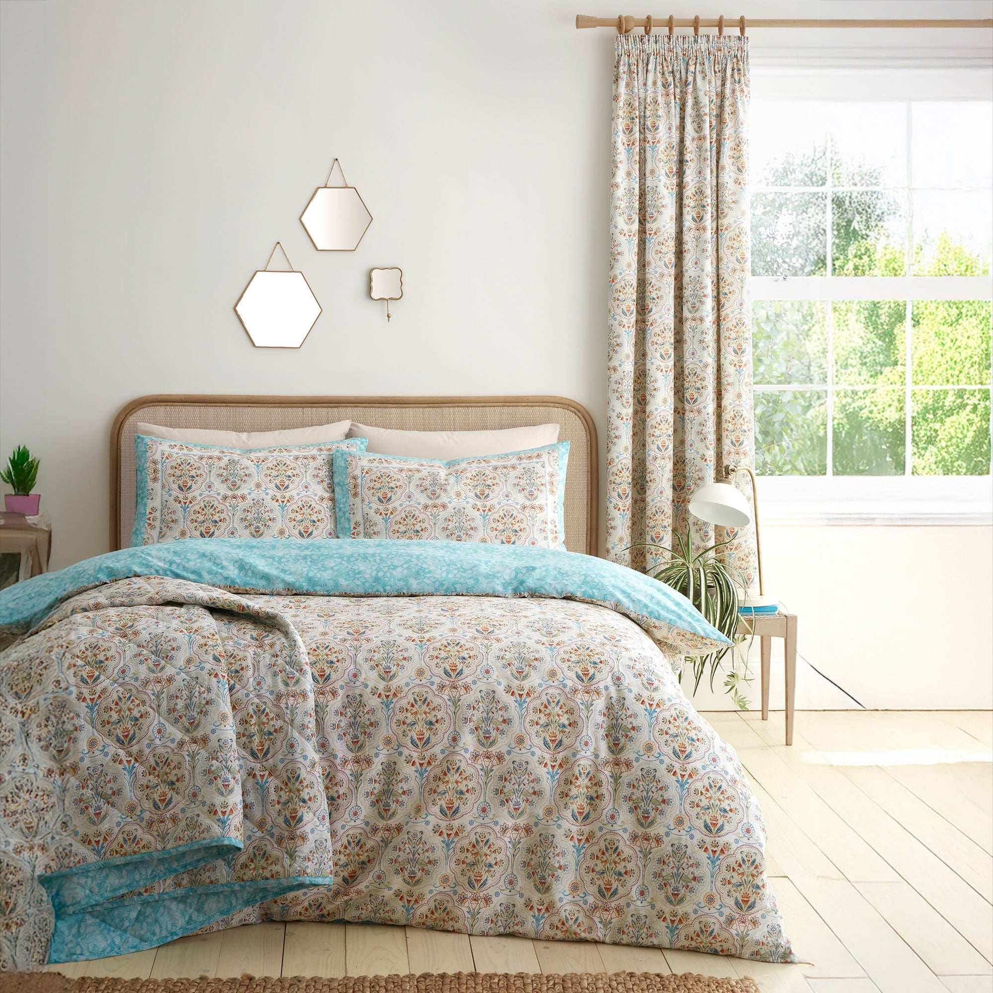 Paire de rideaux Edena à plis plats décoratifs floraux, couleur naturelle