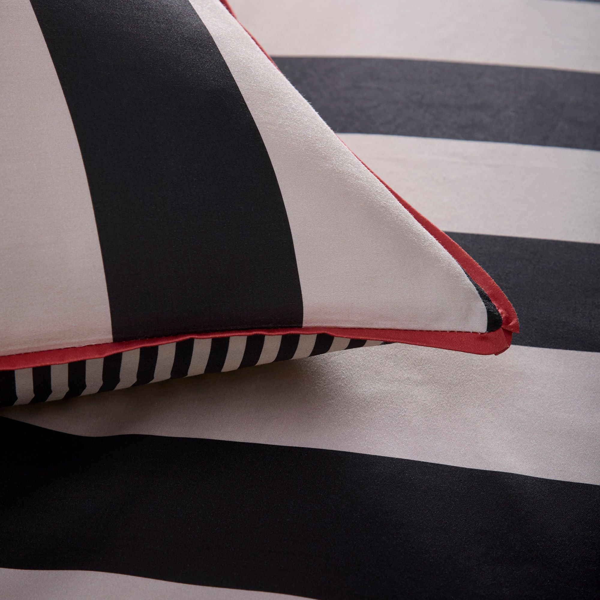 Parure de lit Festivo Circus Stripe noire