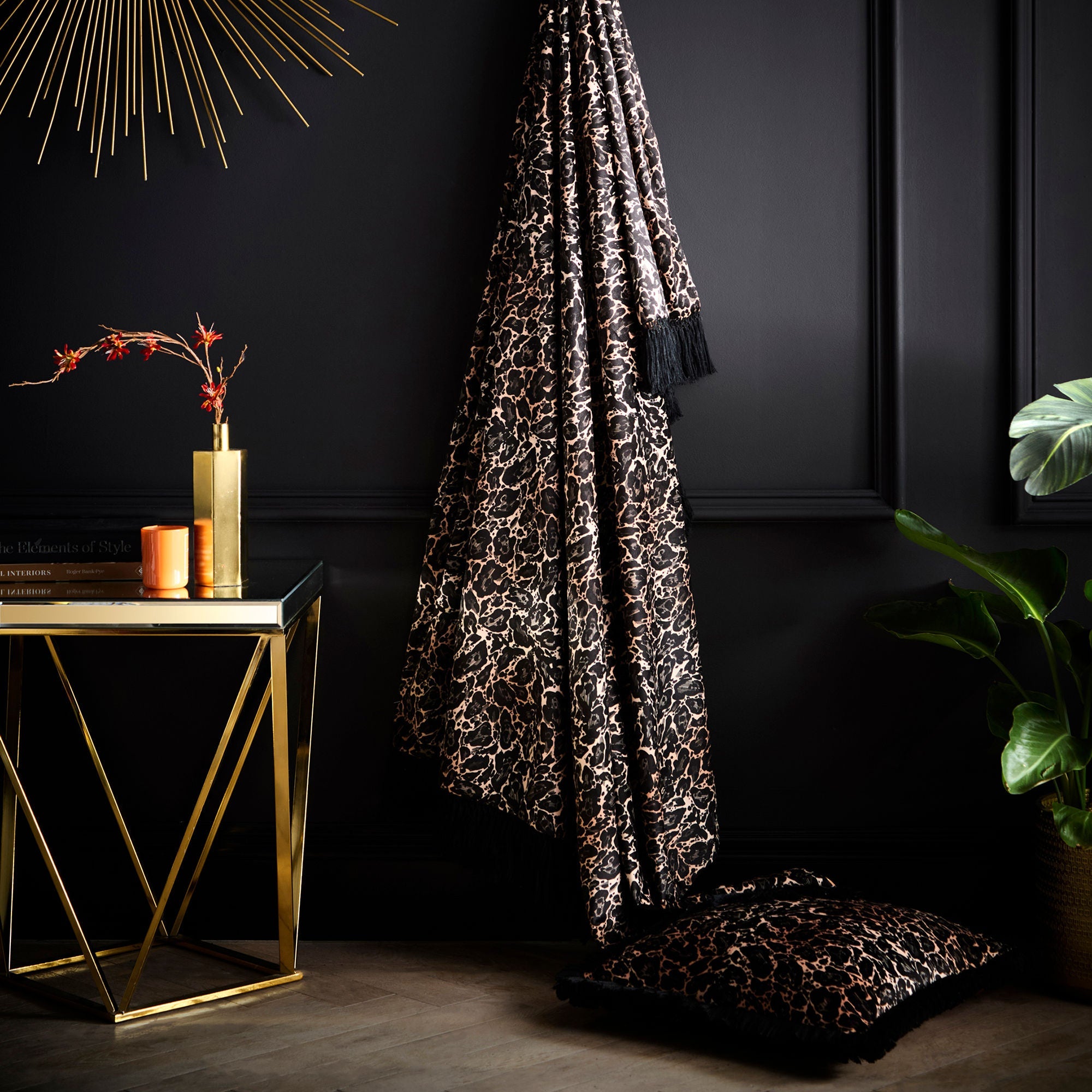 Coussin Joséphine doré 43 x 43 cm