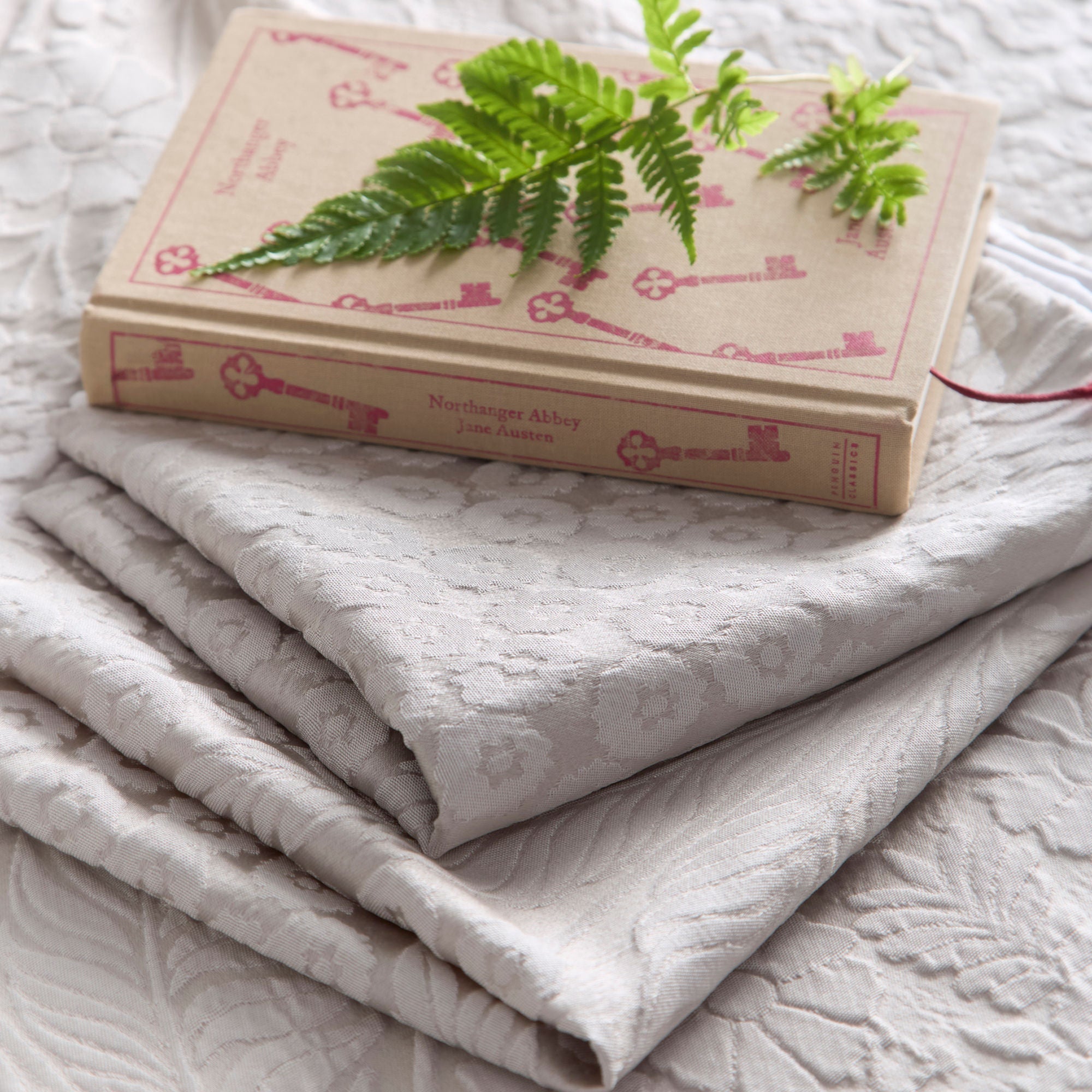 Parure de lit Toria couleur pierre