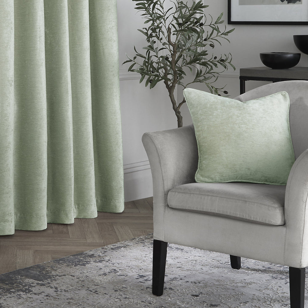 Coussin en chenille texturée verte 43 x 43 cm