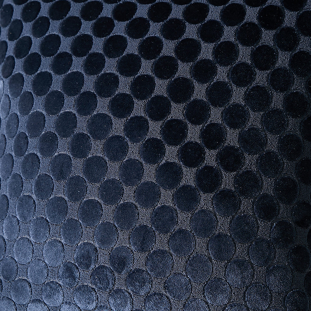 Coussin à pois en velours bleu marine 43 x 43 cm